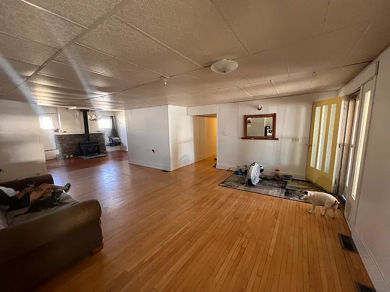 122 Lenz Ave — Photo 2