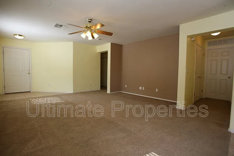 3 bed, 2.0 bath, 1283 sqft, $1,795 — Photo 4