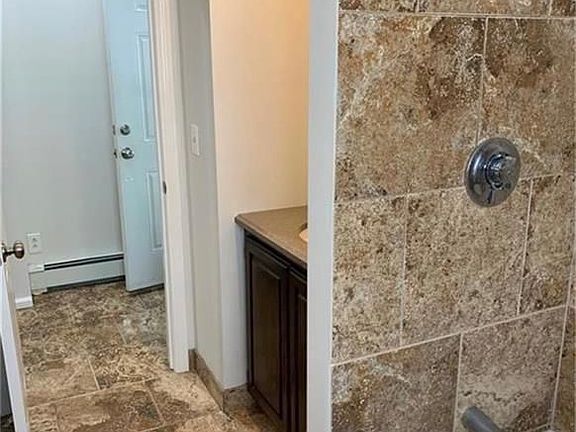 4th image of 1144 Hancock Ave #1R