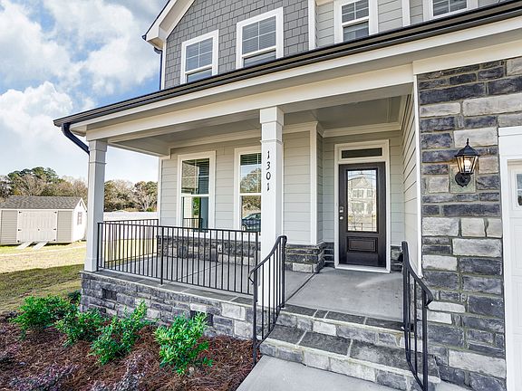 These photos are representative of this floor plan, but all options may not be available in every co