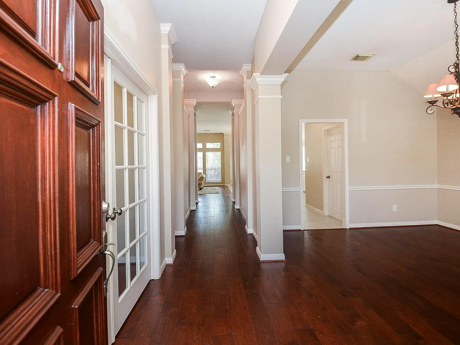 3 bed, 2.0 bath, 2316 sqft, $2,700 — Photo 4