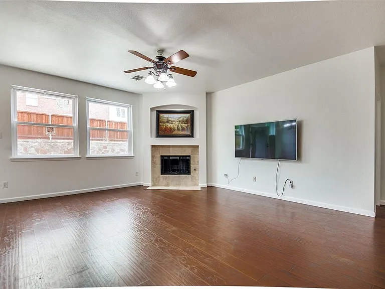 9720 Kingsmill Dr — Photo 3