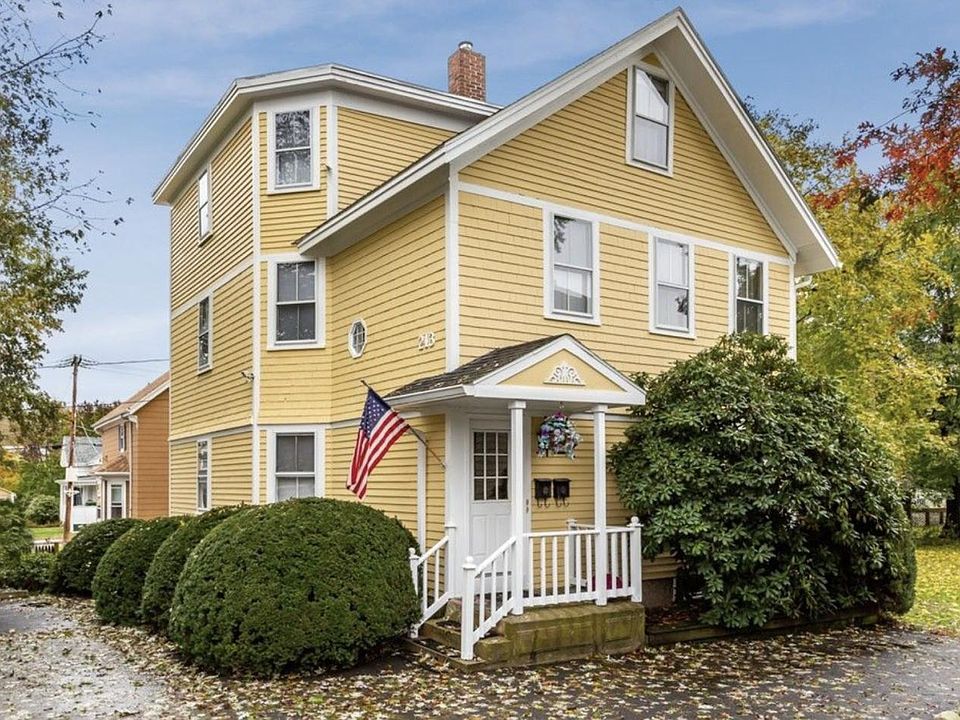 Front of house/driveway (bushes have since been removed to increase parking space)
