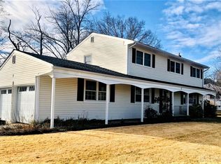 1 Gentore Ct, Edison, NJ 08820