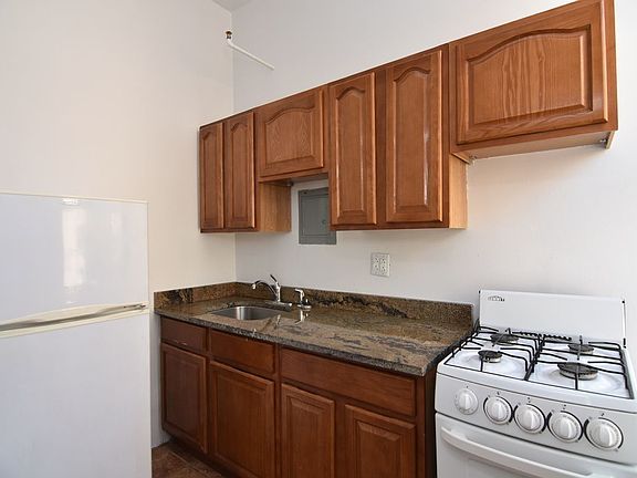 5th image of 401 Convent Ave #B4