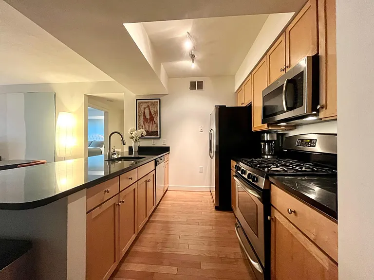 1117 10th St NW #406 — Photo 3