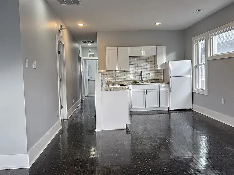 2030 Hazelwood St #1 — Photo 6