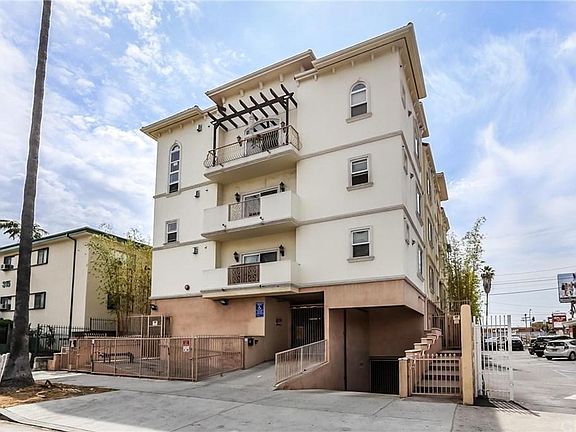 For Rent: $3,250 (2 beds, 2.5 baths, 1,170 Square Feet)