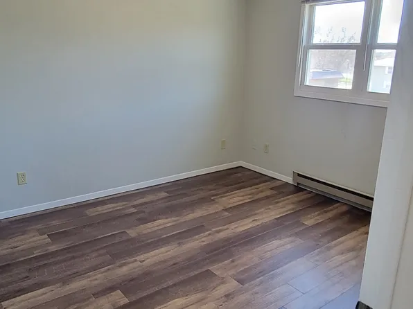 1128 Sunset Ln APT 4, Altoona, WI 54720
