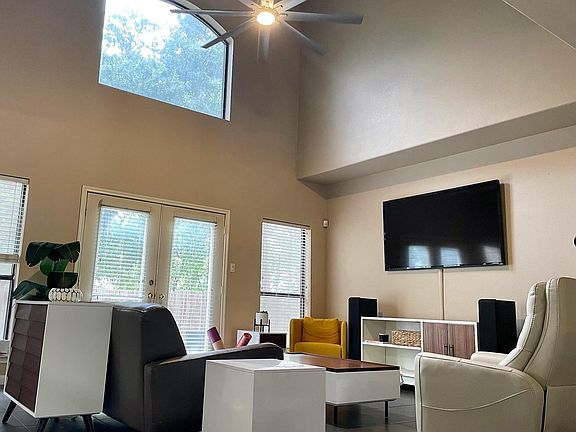4th image of 14934 Lantern Ln