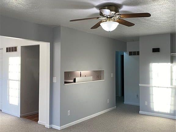 4th image of 551 Heritage Sq