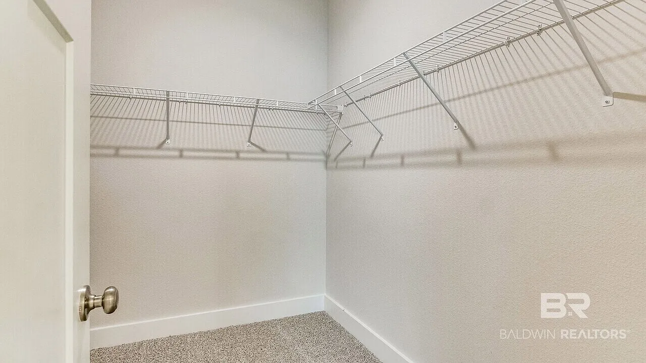 4 bed, 2.0 bath, 1835 sqft, $2,400 — Photo 4