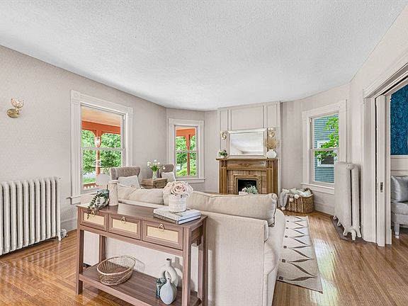4th image of 238 Sumner Ave