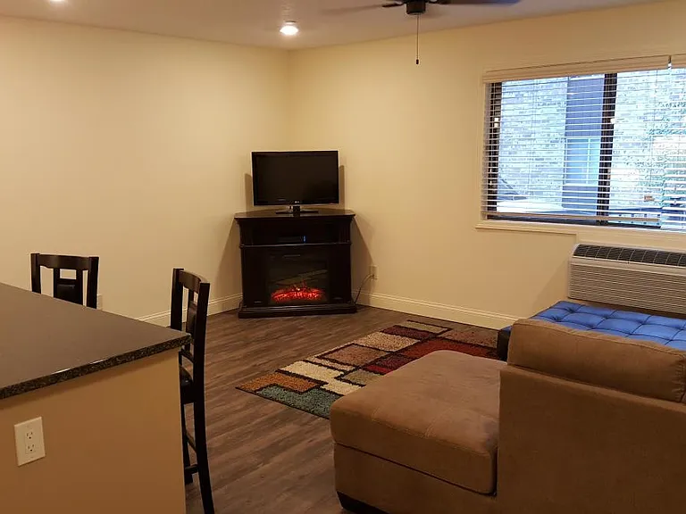 1975 Wilson Ave #4 — Photo 13
