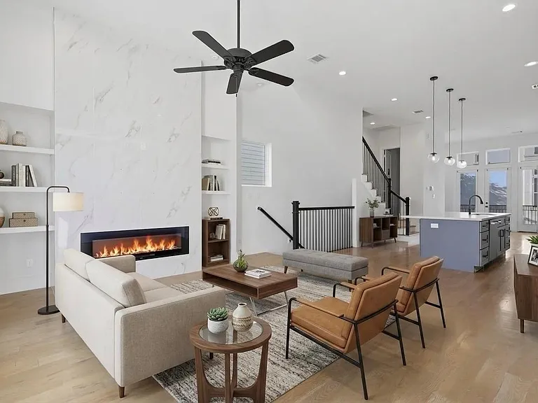 2213 Francis St — Photo 3