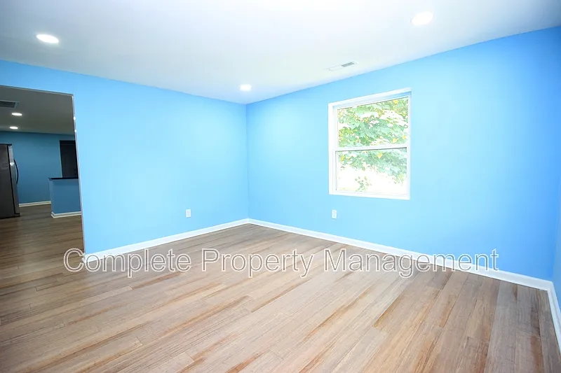 3 bed, 2.0 bath, $1,400 — Photo 2