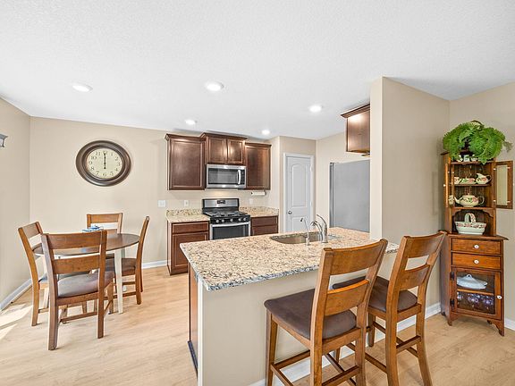 2nd image of 1042 White Tail Ln