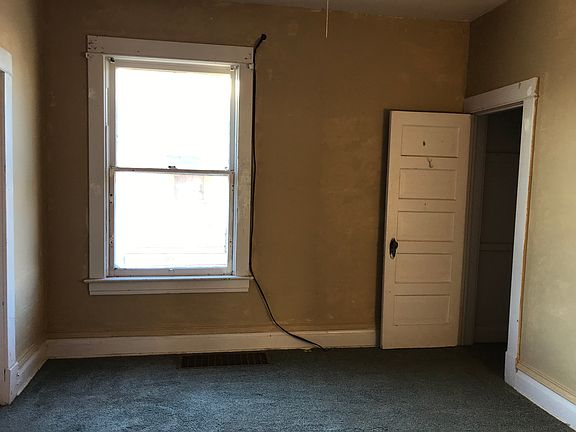 5th image of 1021 E 8th St