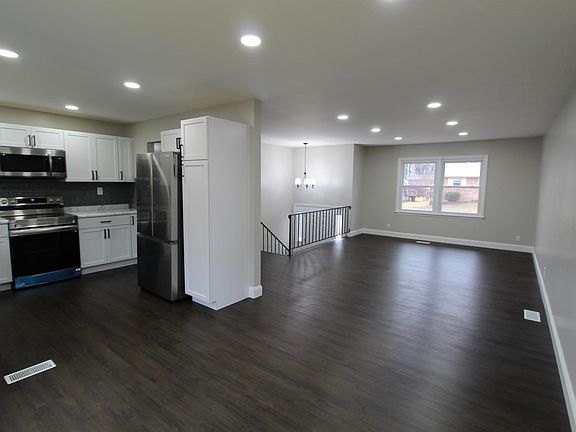 4th image of 2229 Venetian Dr