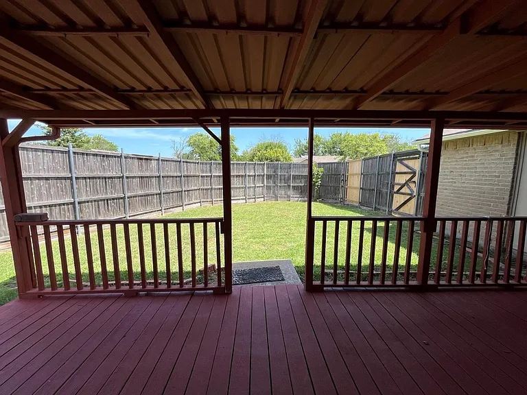 515 English Oak St — Photo 9