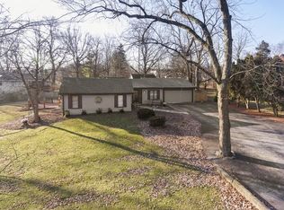 22W371 Emerson Ave, Glen Ellyn, IL 60137