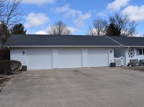 2nd image of 204 S Westview Dr