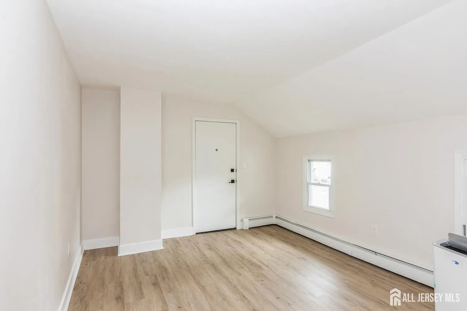 2 bed, 1.0 bath, $2,200 — Photo 2
