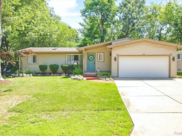 2405 Keith Rd, West Bloomfield, MI 48324