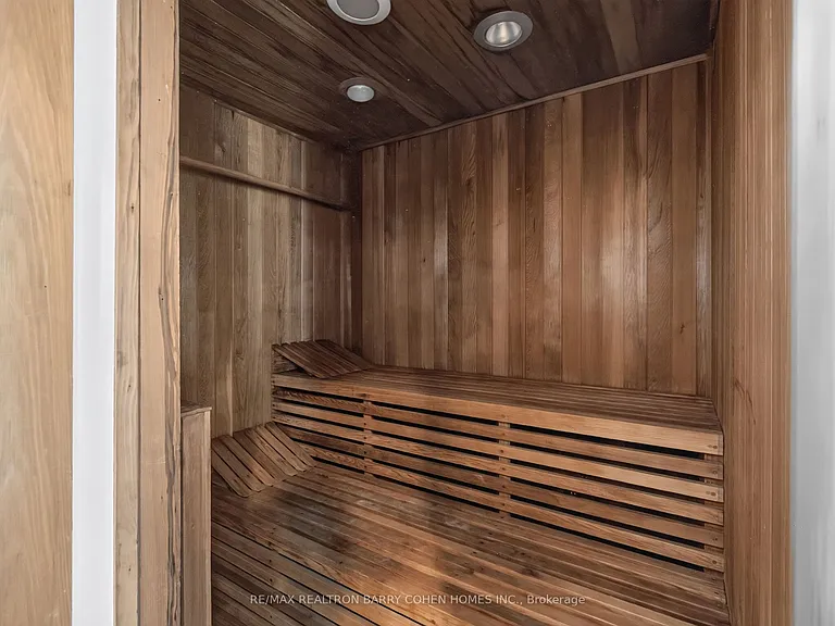21 Tudor Gate — Photo 19