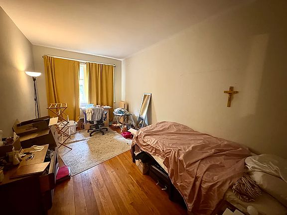 4th image of 118 University Rd APT 3