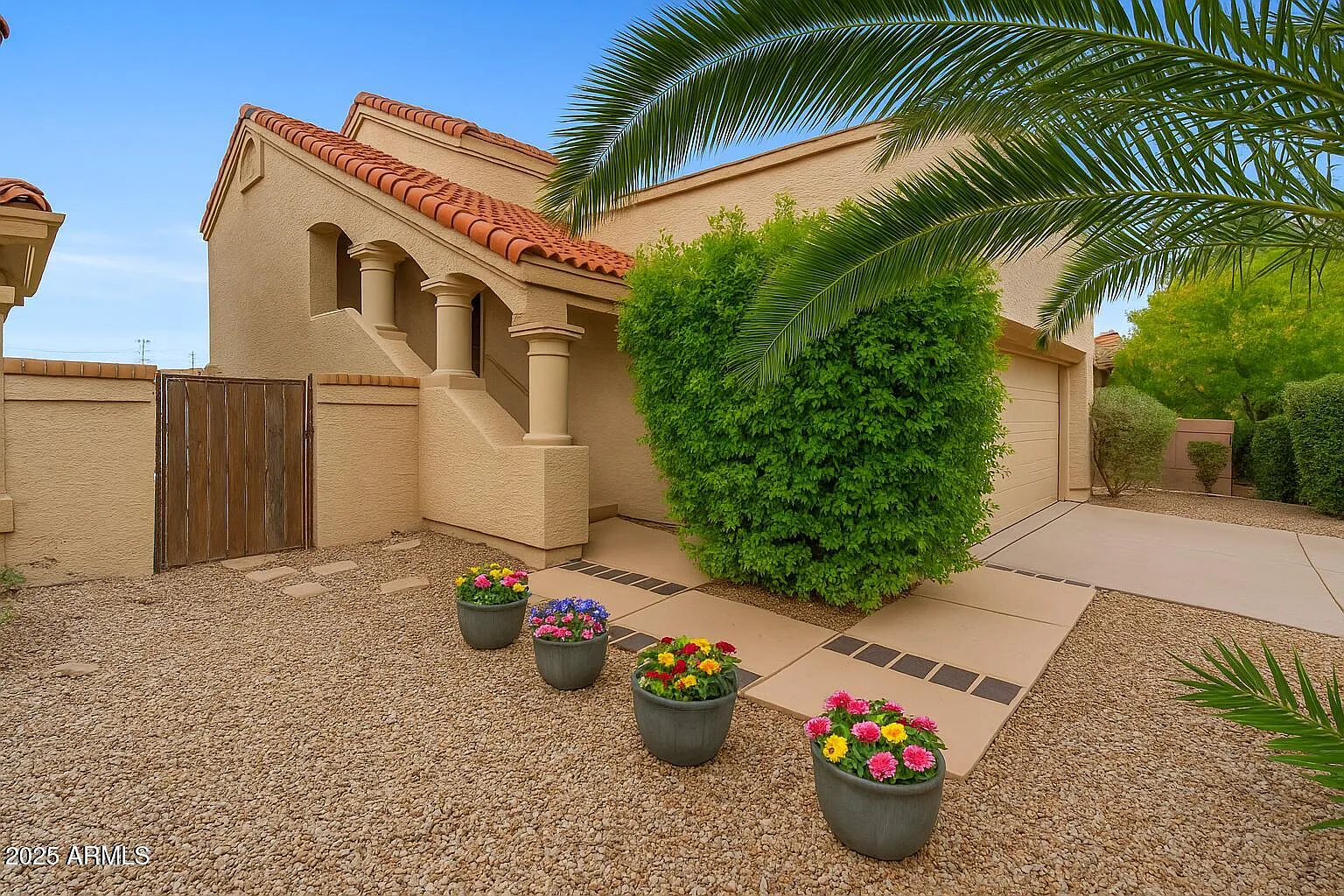 3 bed, 2.0 bath, 2404 sqft, $3,500 — Photo 2