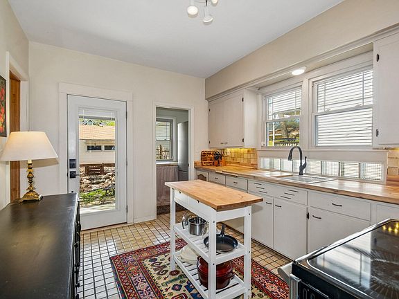 5th image of 2507 Thomas Ave N