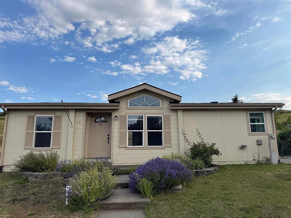 1st image of 216 NW Lancer Ln