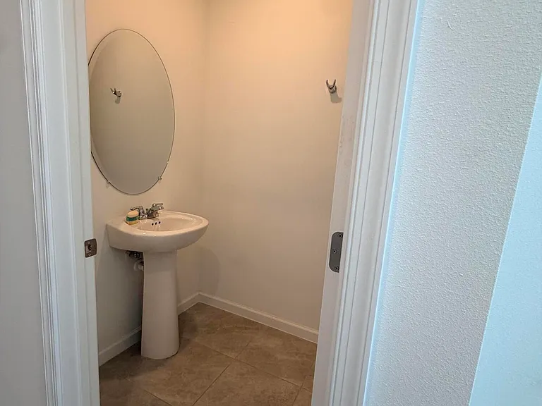 1707 Colebrook Cir SW — Photo 9