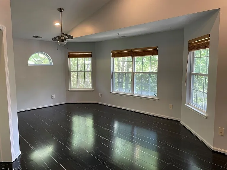 511 Chatfield Dr — Photo 11