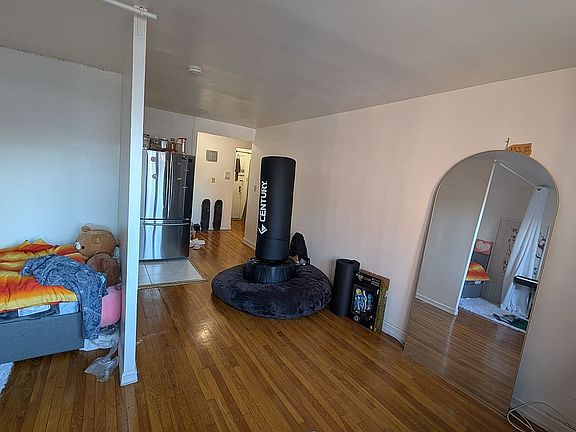 3rd image of 9229 Lamont Ave APT 4M