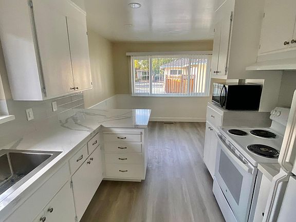 5th image of 1671 Palm Ave