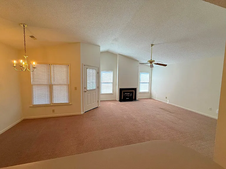 104 W Victoria Ct #F — Photo 8