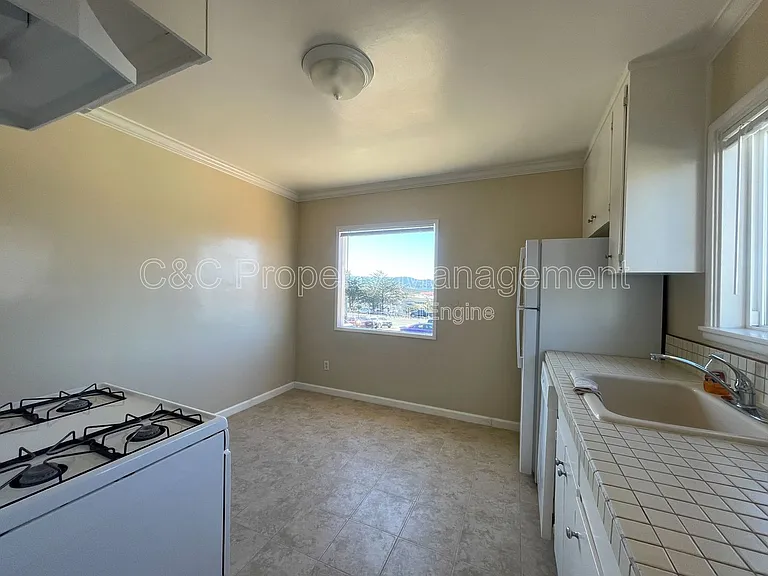 1234 Circle Ave #B — Photo 9