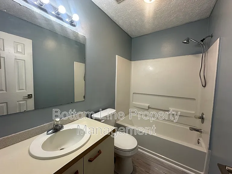 942 Stewarts Creek Dr #8 — Photo 7