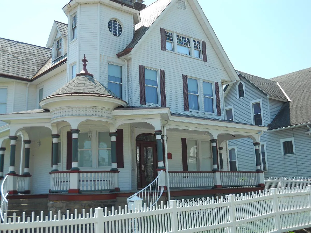53 Wilson Avenue — Photo 4