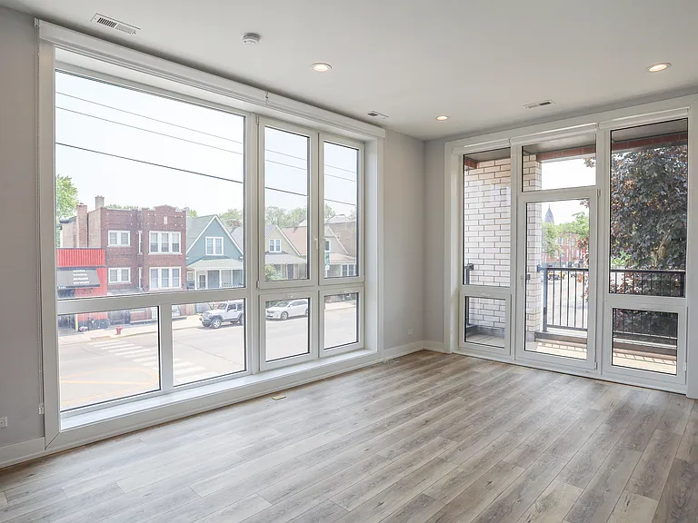 2402 W Carmen Ave #306 — Photo 5