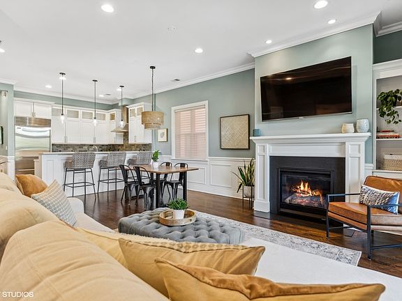 4th image of 1165 W Eddy St #2W