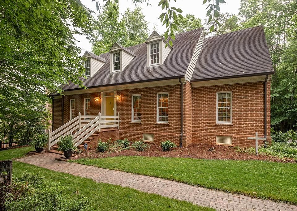 1st image of 313 Canterbury Dr