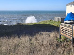 11 Sail Ct, Whitethorn, CA 95589