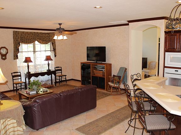 4th image of 16900 Bradbury Cir