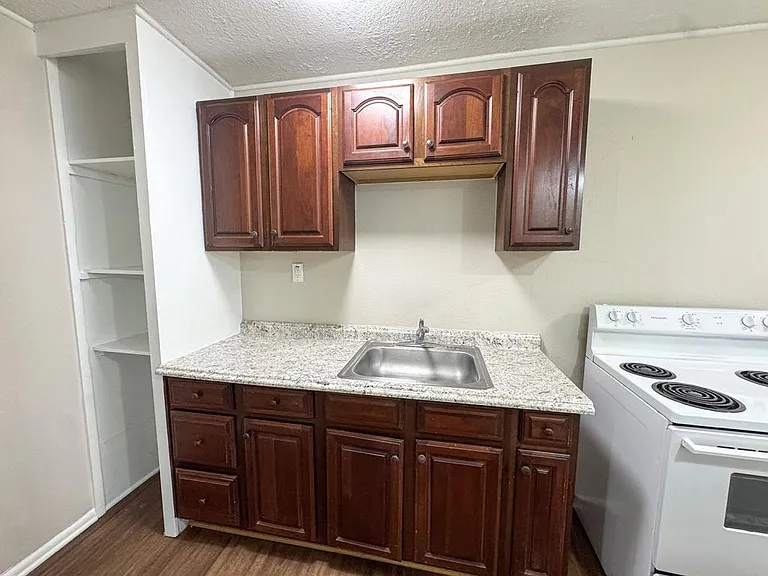 910 N Washington St — Photo 11