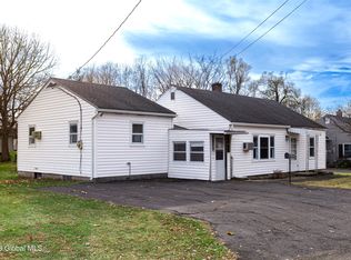 6 Westbrook Dr, Nassau, NY 12123