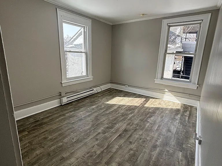 27 Hawthorne Ave — Photo 6