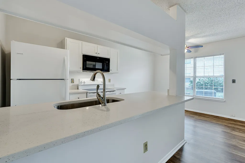 2 bed, 816 sqft, $1,750 — Photo 3